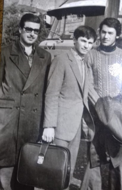 Sağ baştaki Necmeddin ÖZDEMİR Ortadaki Prof. Dr. Hüseyin Altındiş ve gözlüklü olan Mustafa Söke dir.